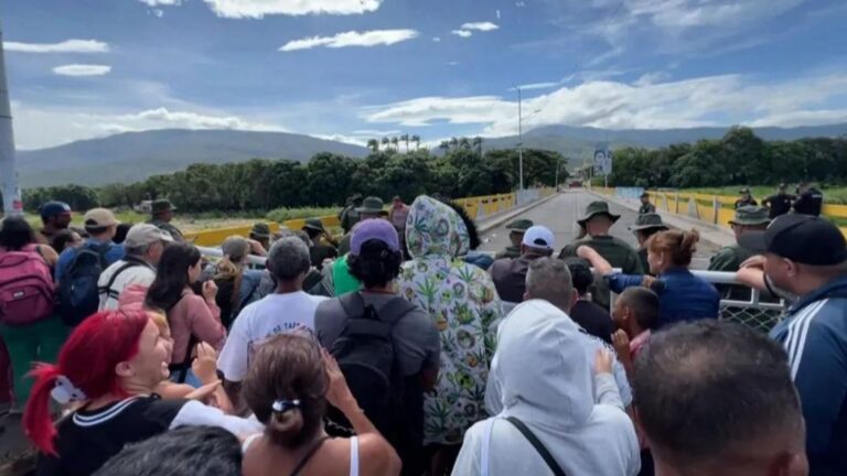 Venezuela cierra fronteras previo a las elecciones presidenciales del domingo: Personas quedan varadas en Colombia