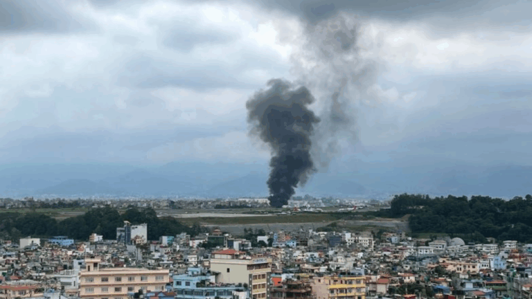 Al menos 18 muertos deja accidente de avión en aeropuerto de Nepal