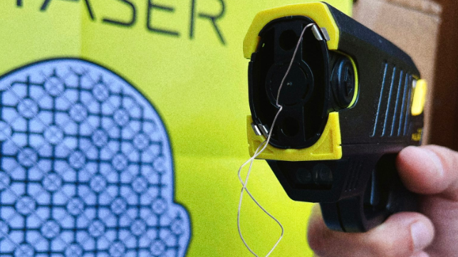 Plan piloto de pistolas taser en la Región Metropolitana: Carabineros las usarán en casos de violencia intrafamiliar