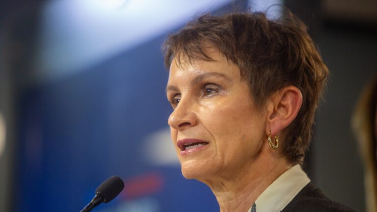 Tohá descarta montaje en allanamiento en Villa Francia y expresa preocupación por cuestionamientos del PC