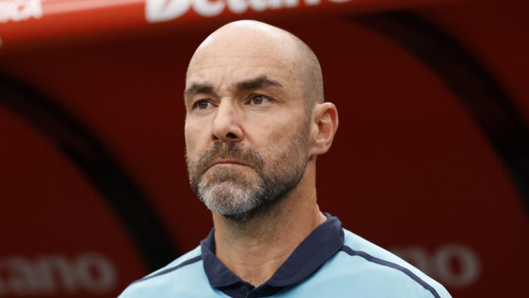 Ecuador despide al técnico Félix Sánchez tras eliminación de la Copa América