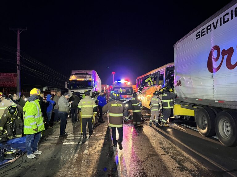 Paine: Fatal accidente de tránsito entre camión y bus interurbano en la Ruta 5 Sur