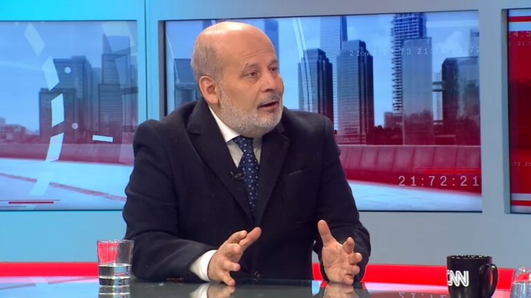 Abogado querellante crítica dichos de Macaya en defensa de su padre: 