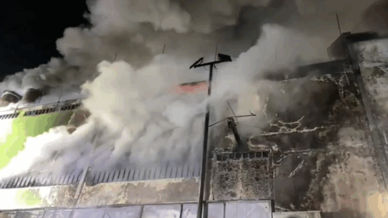 Incendio afecta varios locales comerciales en el Barrio Meiggs