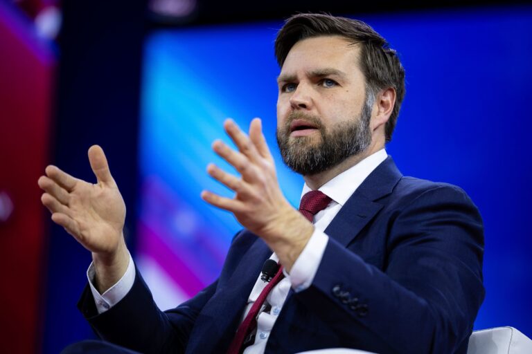 Trump elige al senador J.D. Vance como su compañero a la vicepresidencia