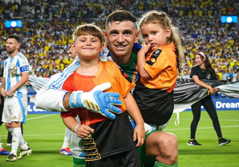 “El corazón de Santi se detuvo”: La dramática y desconocida historia del hijo de Dibu Martínez