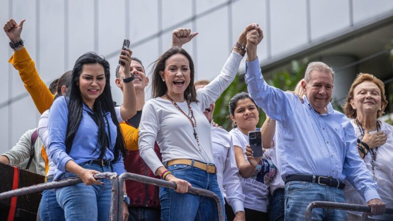 Machado rechaza oferta de asilo por orden de captura: “Gracias, pero mi responsabilidad es continuar la lucha junto a la gente”