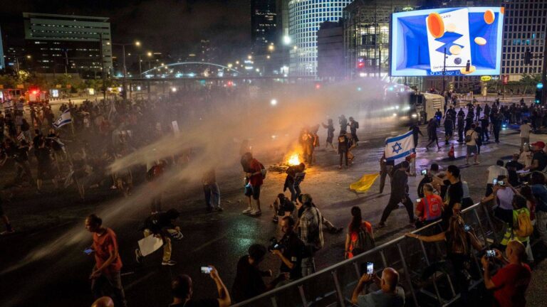 Miles de israelíes exigen a Netanyahu firmar un alto el fuego en Gaza