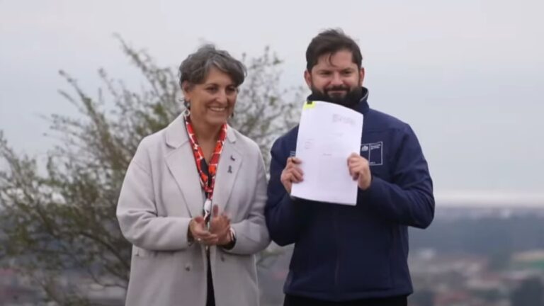 Se complica ministra de Salud: Diputados Republicanos emplazan a Boric remover a Aguilera por polémica operación a su madre