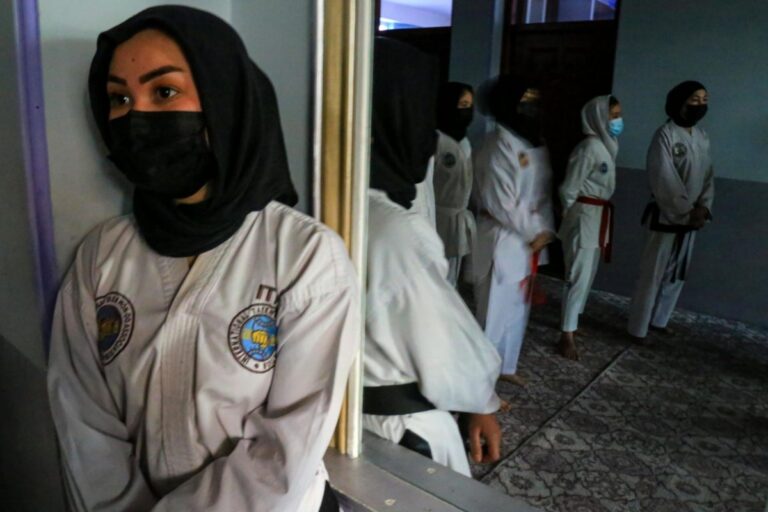 Los talibanes repudian a las mujeres que representen a Afganistán en París 2024: Anunciaron que no las reconocerán