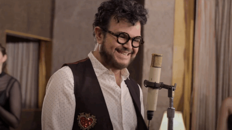 Celebrando 30 años de trayectoria musical: Aleks Syntek adelanta detalles de su próximo concierto en Chile