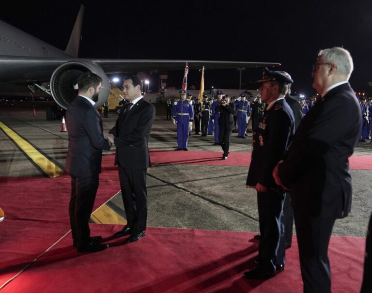 Presidente Boric llega a Paraguay para una visita centrada en el comercio y la interconexión vial
