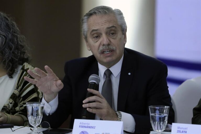 Fernández denunció que régimen de Maduro le pidió no viajar a Venezuela para las elecciones: 