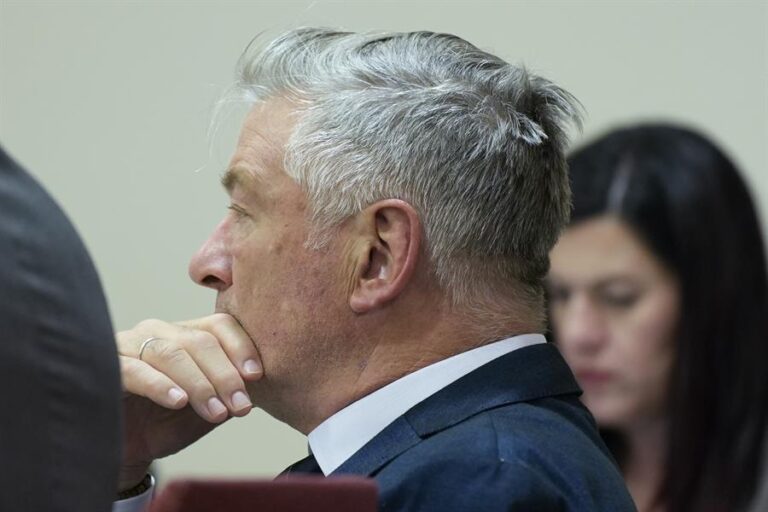 Fabricante del arma que ocupó Alec Baldwin durante fatal rodaje asegura que 