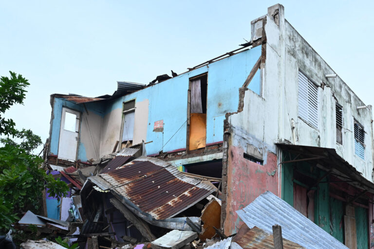 Los videos y fotos que dejó el paso del huracán Beryl por Jamaica y cómo se proyecta para México