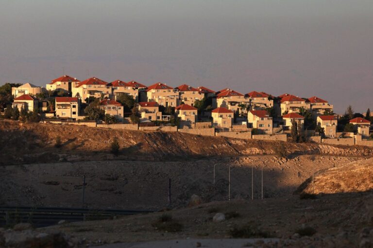 Comunidad internacional condena a Israel por sus planes de legalizar cinco asentamientos judíos en la Cisjordania ocupada