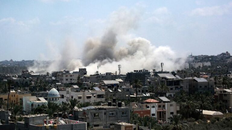 Al menos 30 muertos y más de 100 heridos: Israel lanza ataque aéreo contra escuela en Gaza