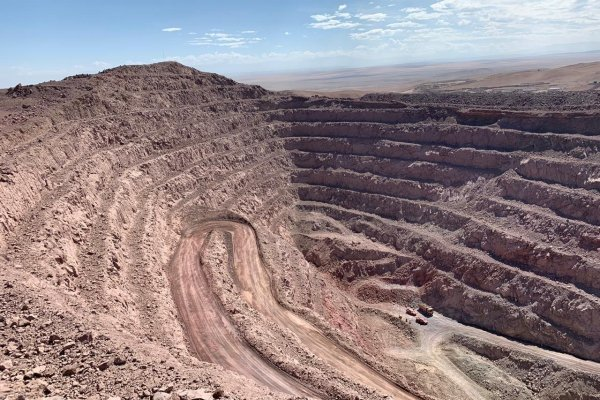 Despliegan operativo de rescate en mina en Arica tras derrumbe: Una persona se encuentra atrapada hace más de 20 horas