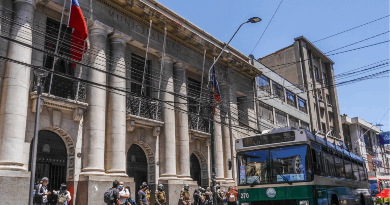 Municipalidad de Valparaíso: Juzgado ordena embargo de $29 millones tras demanda de empresa de seguridad por deudas impagas