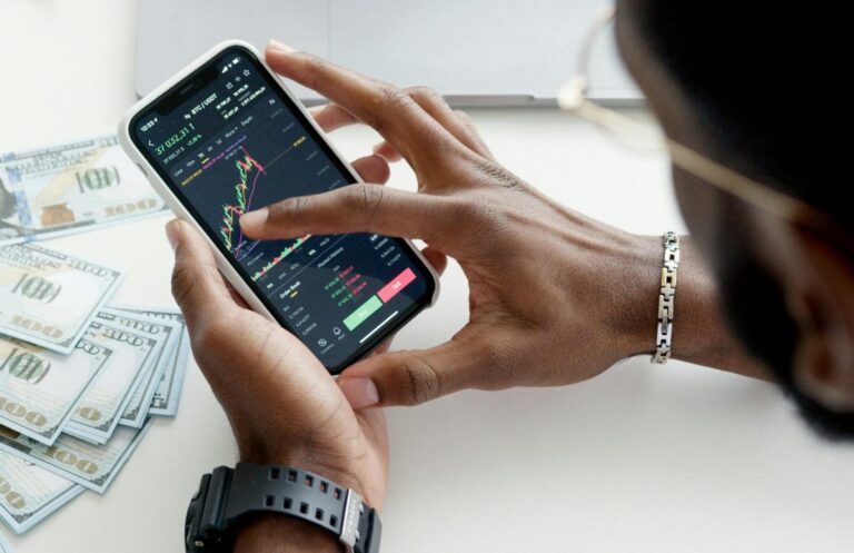 Experto explica: ¿Cómo se puede comenzar a invertir?