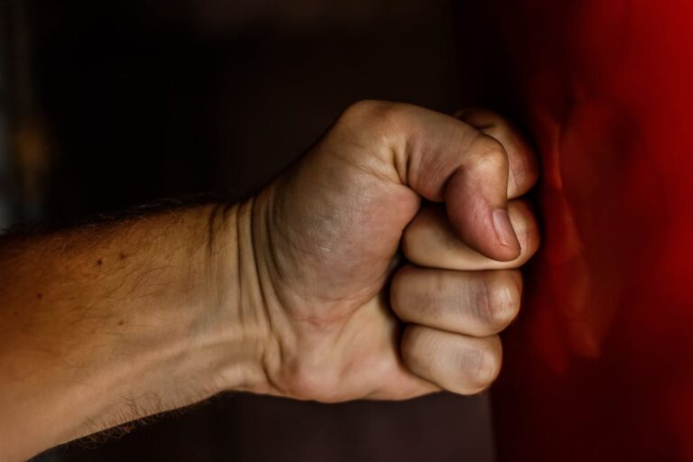 Estudio revela que los adolescentes varones pueden responden con agresividad si sienten su masculinidad amenazada