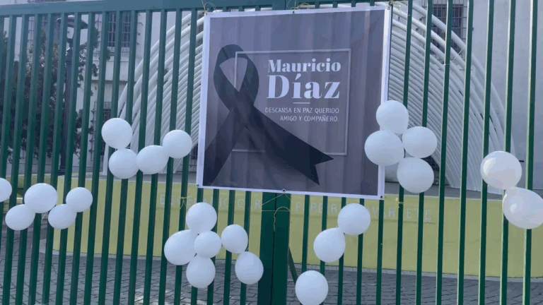 Familiares y compañeros realizan velatón en municipalidad La Cisterna en honor a funcionario fallecido