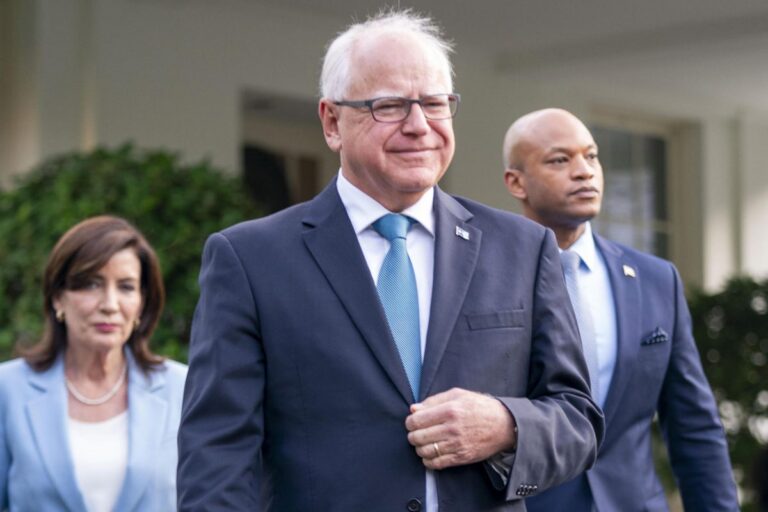Trump arremete contra Tim Walz, elegido por Kamala Harris para vicepresidente: 