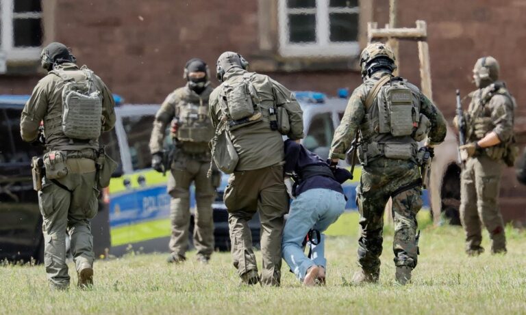 Presunto autor de ataque que dejó tres muertos en Alemania se entrega: Tiene 26 años y es de nacionalidad siria
