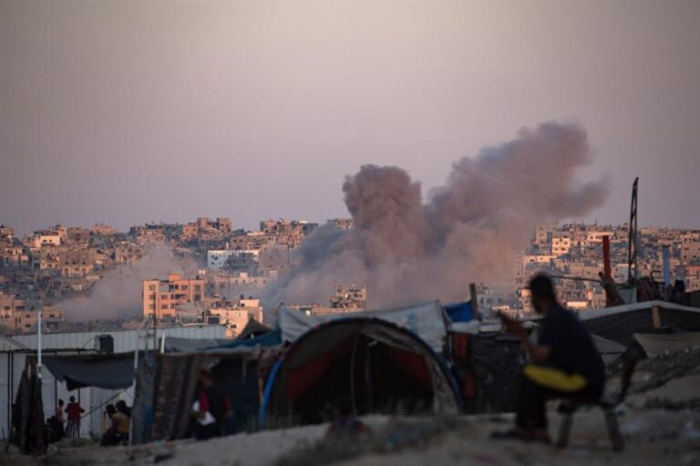 Israel rescata cuerpos de 6 rehenes en medio de negociaciones para un alto al fuego en Gaza