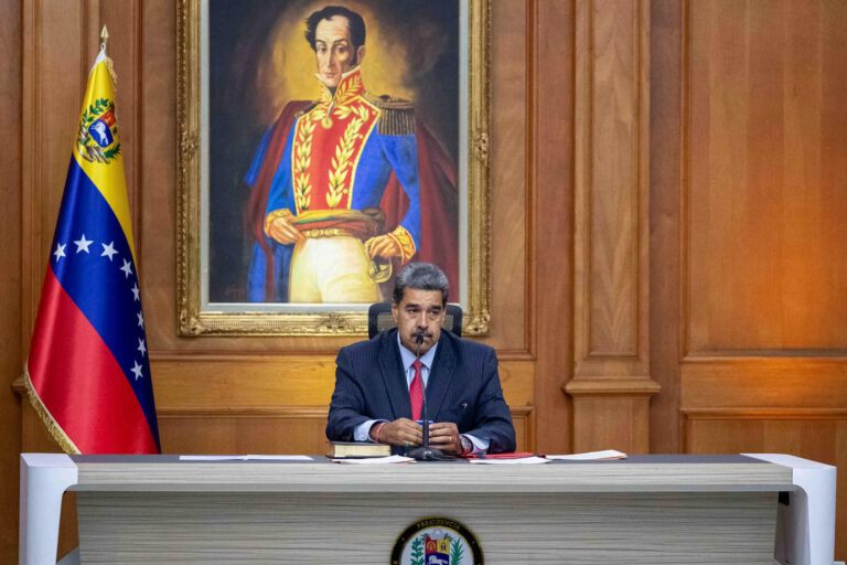 Cobarde, hazmerreir y peón del imperialismo: Canciller de Maduro arremete con todo contra Gabriel Boric tras calificar de dictadura a Venezuela