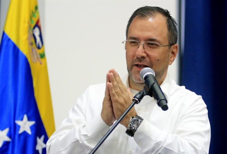 El régimen de Maduro acusa al Centro Carter de apoyar un 