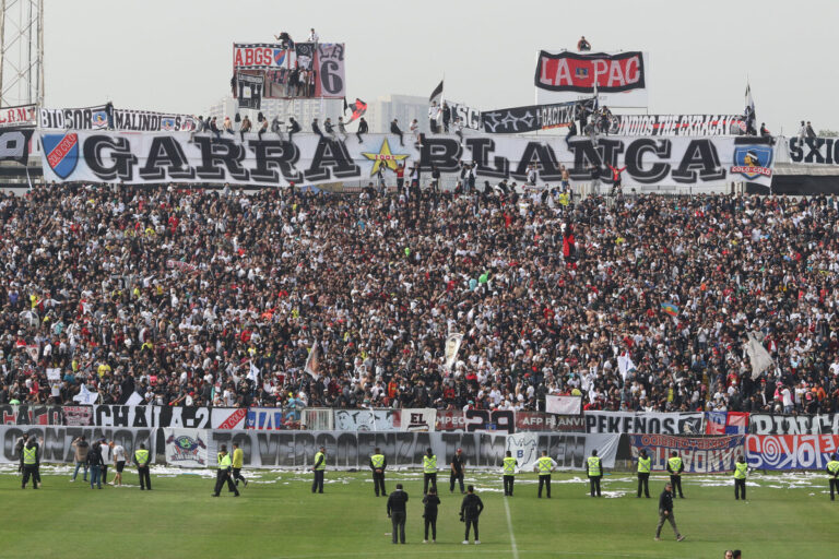 Al menos 19 detenidos tras arengazo de Colo Colo: Se registraron disturbios cerca del Estadio Monumental