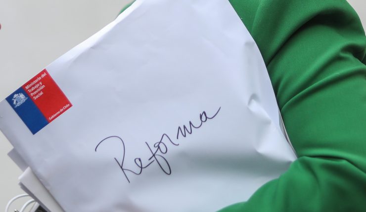 Impacto de reforma previsional: Gobierno afirma que, de aprobarse, aumentaría hasta un 35% las pensiones de las mujeres