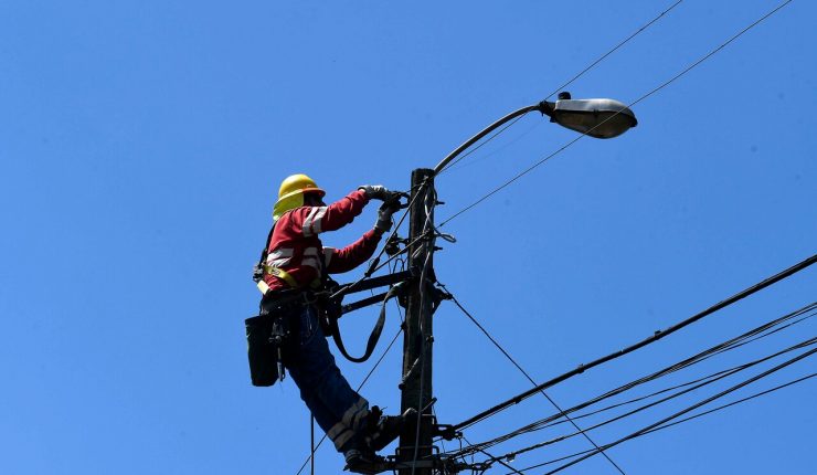 SEC formula cargos contra Enel por prolongados cortes de luz: Acusa incumplimiento de plazos y falta de información