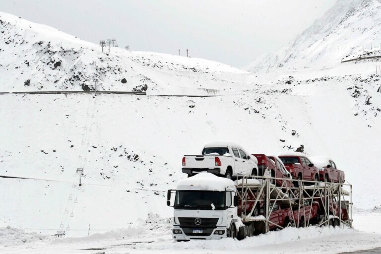 Por nieve y viento sobre los 50 kilómetros por hora: Cierran paso fronterizo Los Libertadores