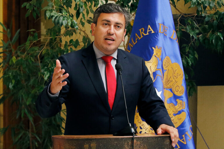Fiscalía revela que diputado Ojeda recibió $2 millones por asesorías fundación investigada en Caso Convenios