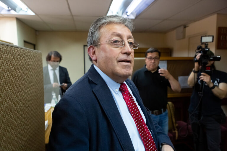 Alcalde de Puerto Montt fue destituido por abandono de deberes