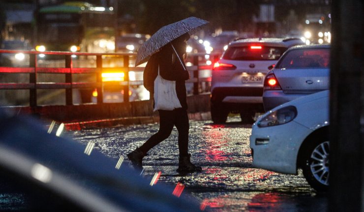 Lluvia en la Región Metropolitana: ¿A qué hora empezarán las precipitaciones este miércoles?