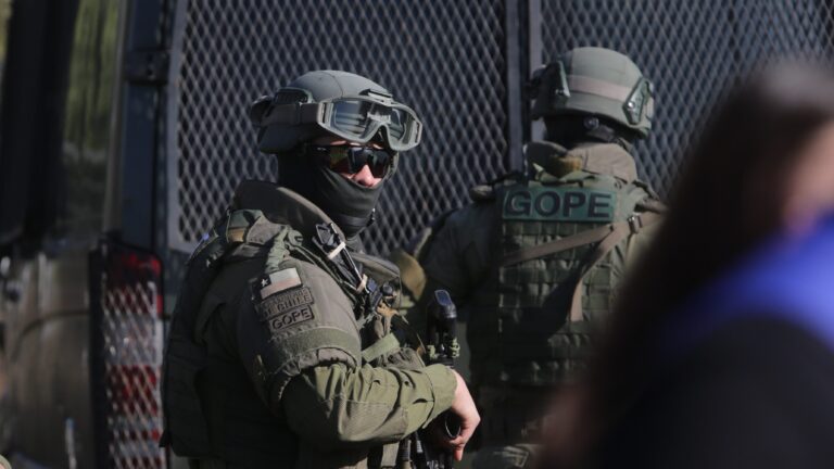 Evacúan edificio en Providencia por hallazgo de objeto similar a una granada: GOPE trabaja en el lugar