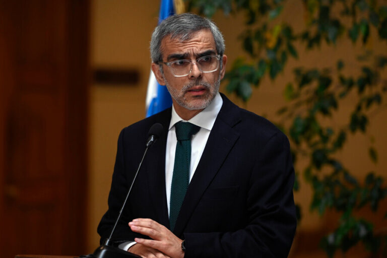 Ministro Cordero renueva críticas al PC por postura sobre crisis en Venezuela: 