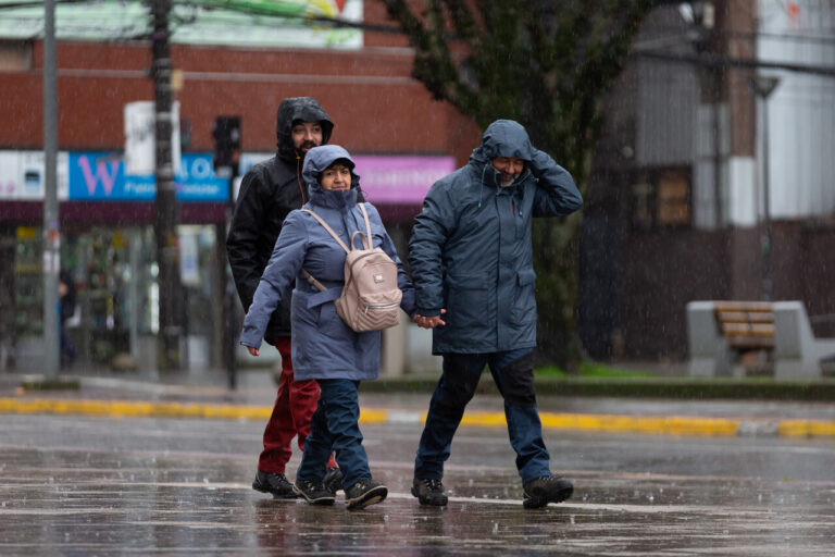Meteorología advierte vientos moderados a fuertes con un grado de severidad fuerte en tres regiones del país