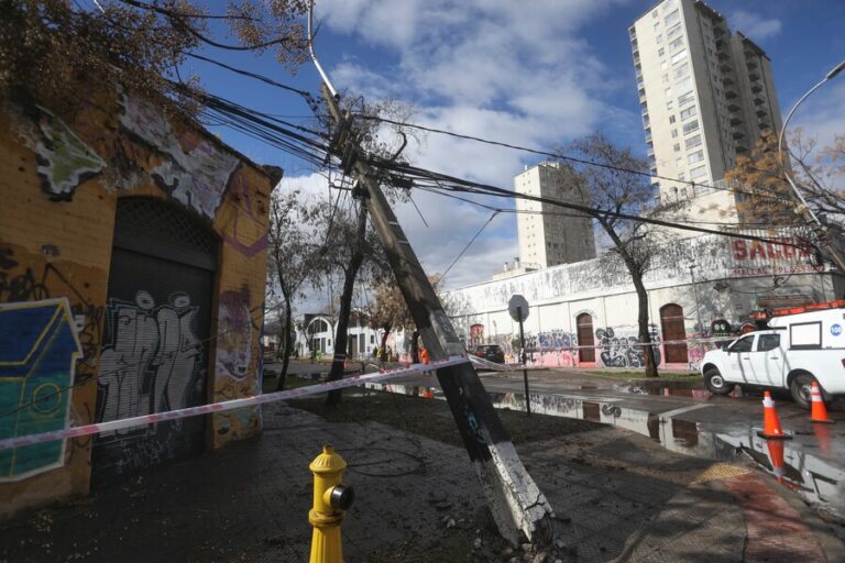 Alcaldesa de Quilicura solicitó despliegue militar para ayuda comunitaria tras sistema frontal: 