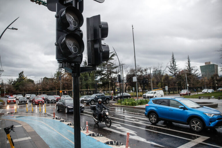 Alcaldes de la Región Metropolitana acudirán a la SEC para reclamar en contra de empresas por extensos cortes de luz