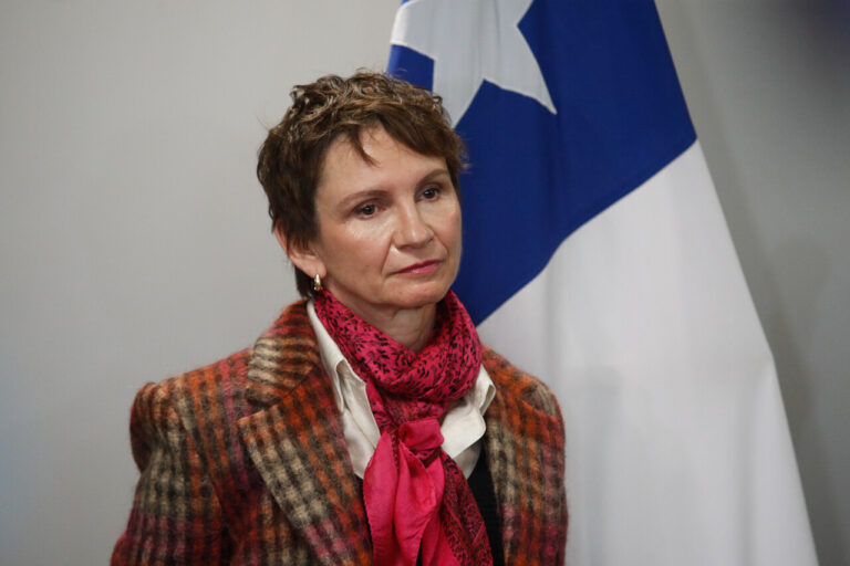 Ministra Tohá anuncia investigación tras violación de espacio aéreo por nave no identificada en Magallanes