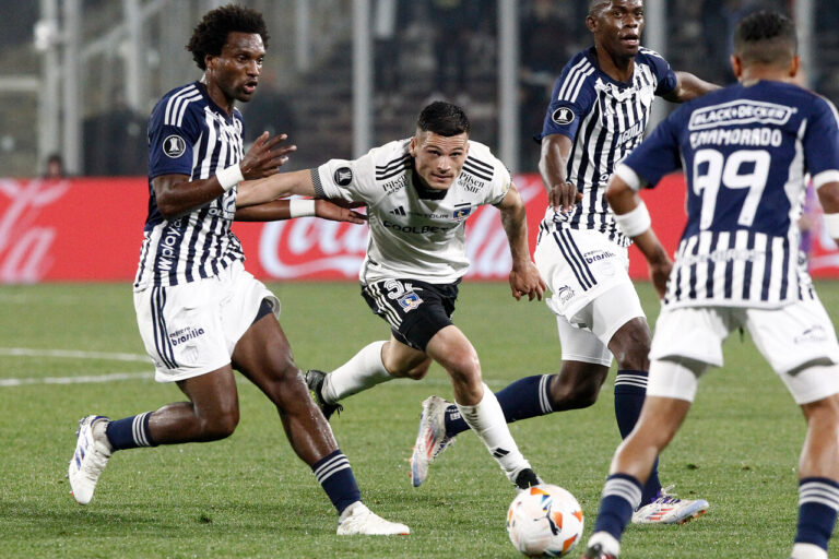 Colo Colo se juega la clasificación a la Libertadores contra Junior: A qué hora y dónde ver el partido en vivo