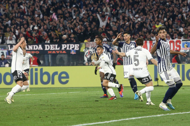 Colo Colo deslumbra en el Monumental con crucial triunfo en la Copa Libertadores sobre Junior de Barranquilla