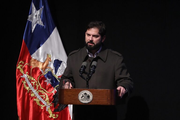 Presidente Boric responde a críticas de oposición por “volteretas” en política: 