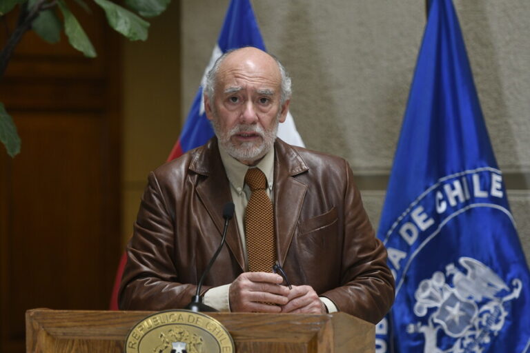 Senador Flores (DC) respalda críticas contra gestión en seguridad del Gobierno y acusa 