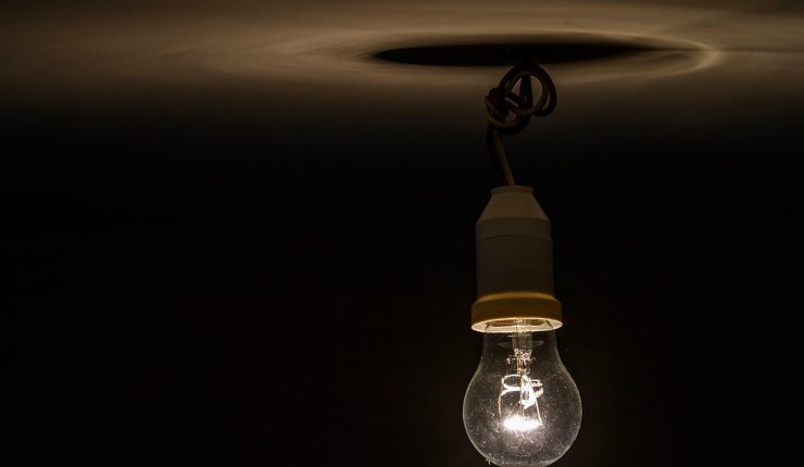 Más de un millón de clientes sin luz debido al sistema frontal: Región Metropolitana y La Araucanía son las más afectadas