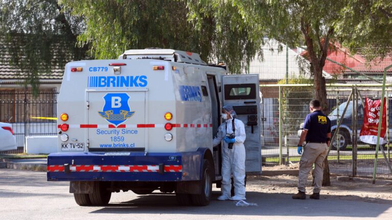 Nuevas diligencias por robo a Brinks: Hallan maletas con dinero enterradas en una casa en El Quisco